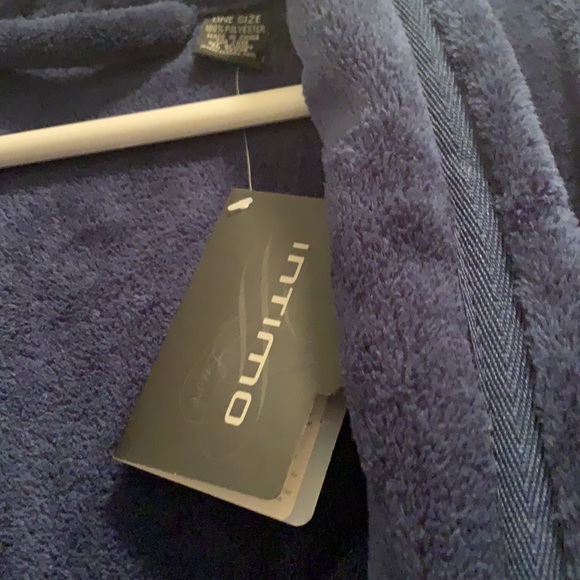 Robe - Picture 5 of 5